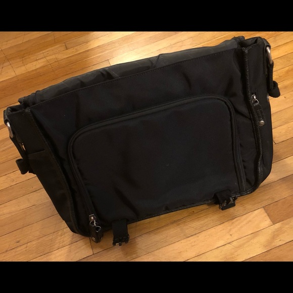 Kenneth Cole Reaction Men’s Leather 15.6” Black Laptop Flapover Messenger Bag - Picture 3 of 8